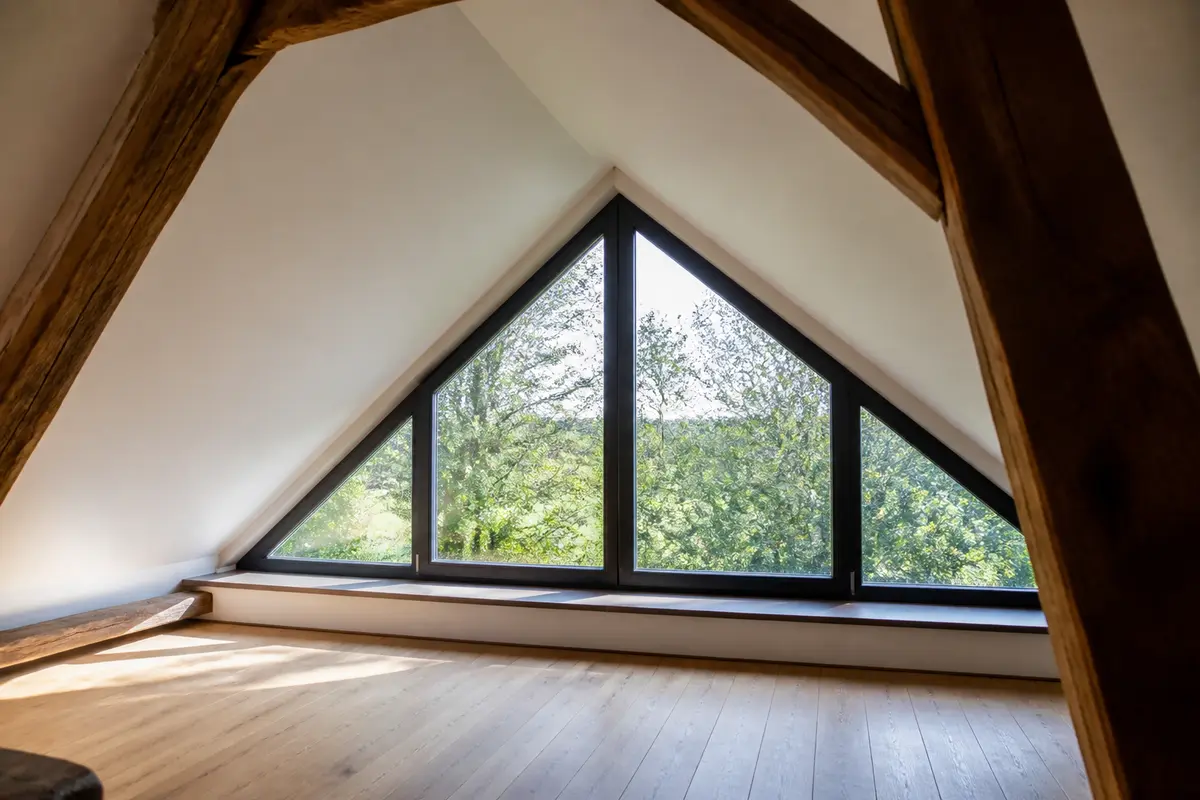 Fenêtre Triangle : Élégance, caractéristiques et prix